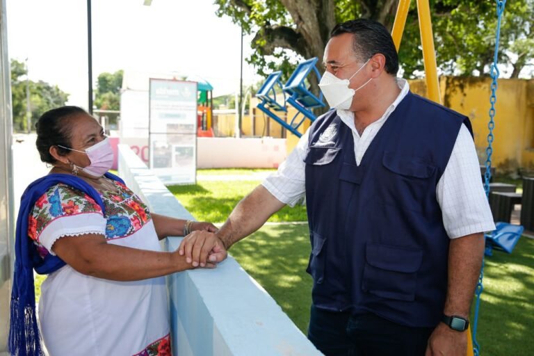 Renán Barrera refrenda su compromiso con el empoderamiento de las mujeres del Municipio