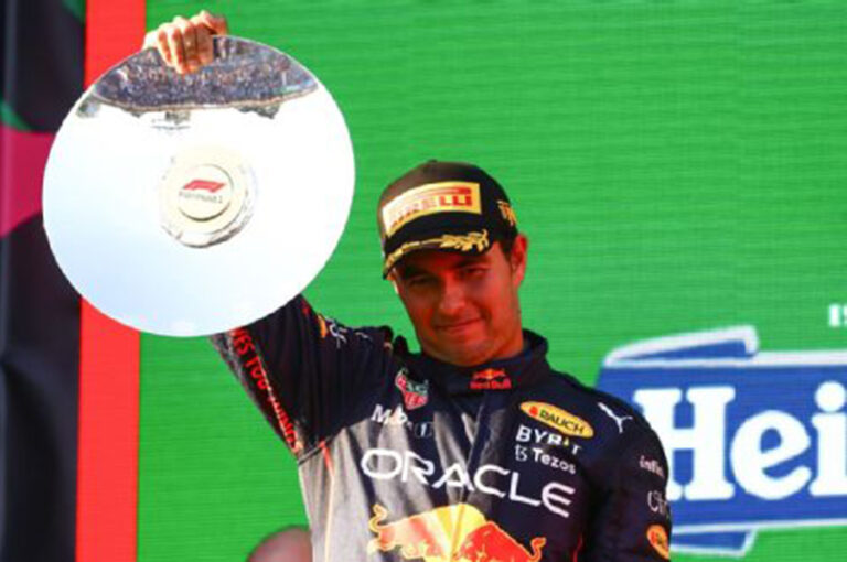 Checo Pérez logra segundo lugar en el GP de Australia
