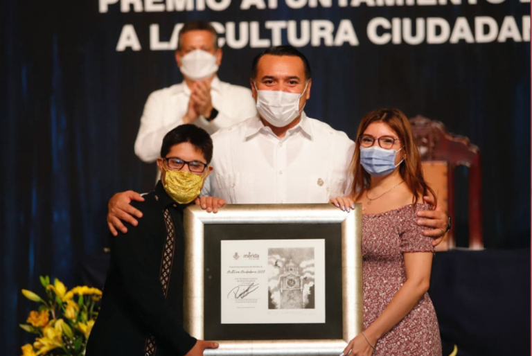 Renán Barrera entrega el “Premio Ayuntamiento de Mérida a la Cultura Ciudadana 2021”