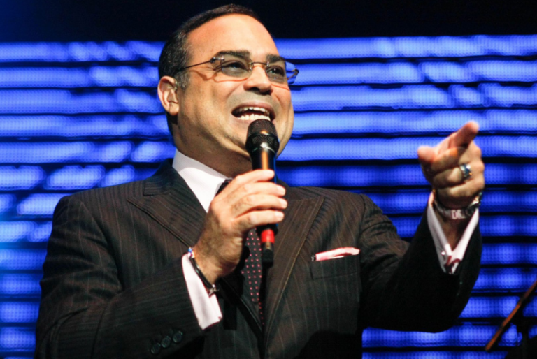 Gilberto Santa Rosa, cantante de salsa, da positivo a COVID-19