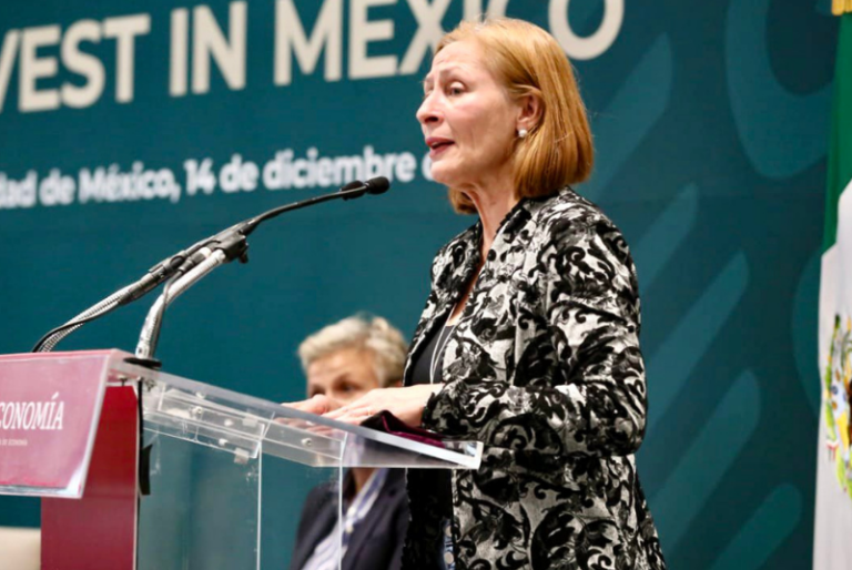 Tatiana Clouthier, secretaría de Economía, da positivo en prueba de COVID