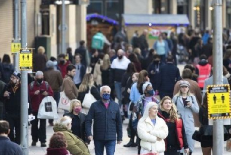 Más de la mitad de europeos se contagiarán de ómicron en dos meses, estima OMS