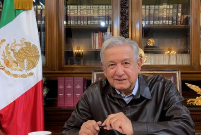 Con paracetamol y vaporub AMLO se recupera del COVID