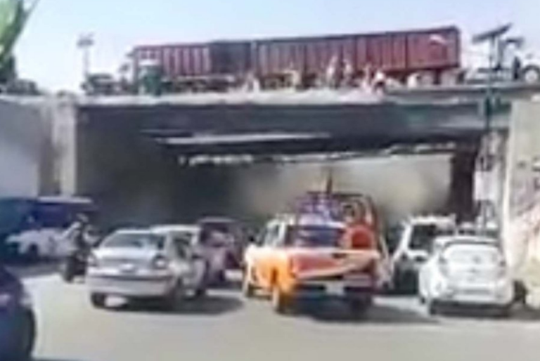 Colapsa parte de un puente en la México – Pachuca