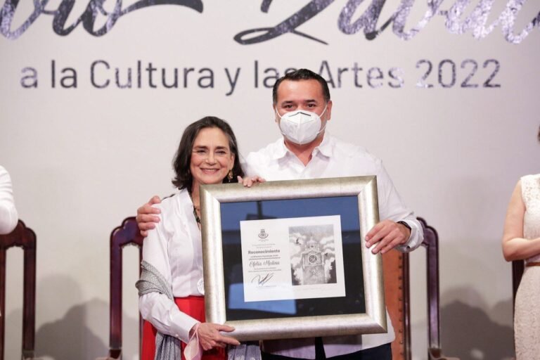 Ofelia Medina recibe medalla Silvio Zavala a la Cultura y las Artes 2022