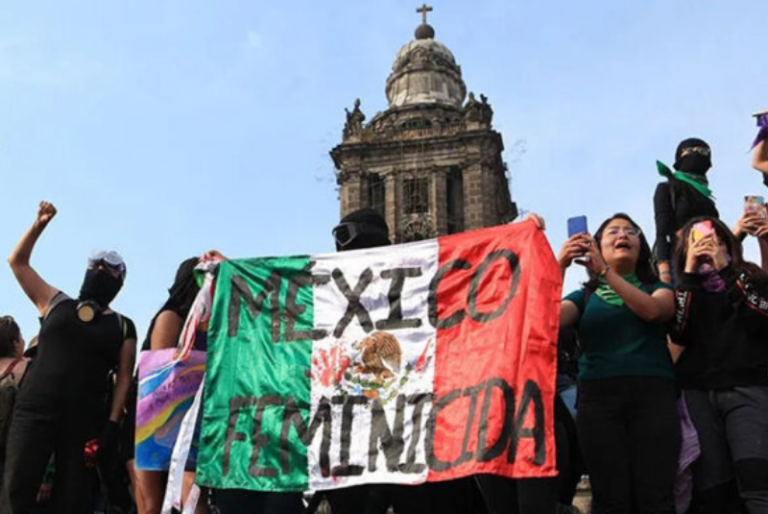 AMLO pide no caer en actos violentos durante la protesta del 8M