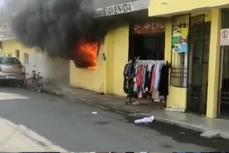 Incendio consume local de pollos en Kanasín