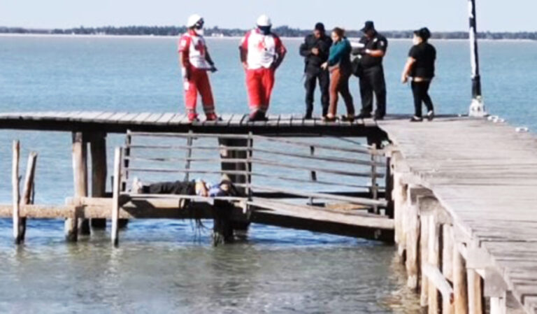 Hallan cuerpo flotando en el Malecón de Ciudad del Carmen