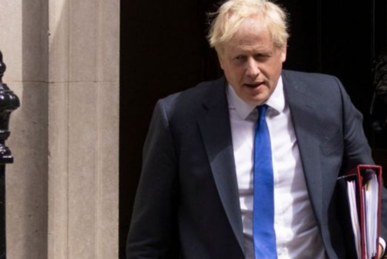 Boris Johnson dimite como primer ministro británico