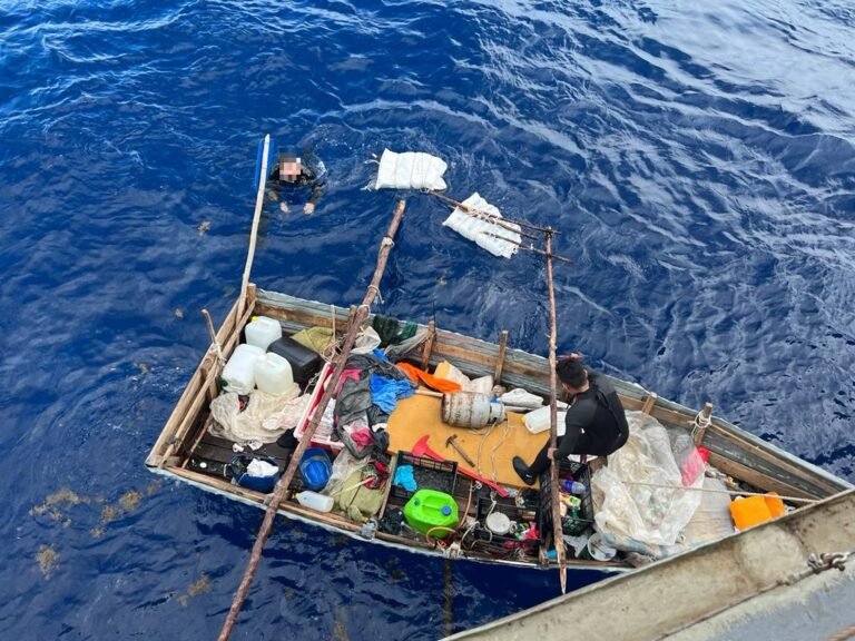 Rescatan a extrajeron varados en Progreso