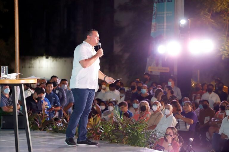 Renán Barrera sostiene encuentro ciudadano ante vecinos del parque de Mejorada