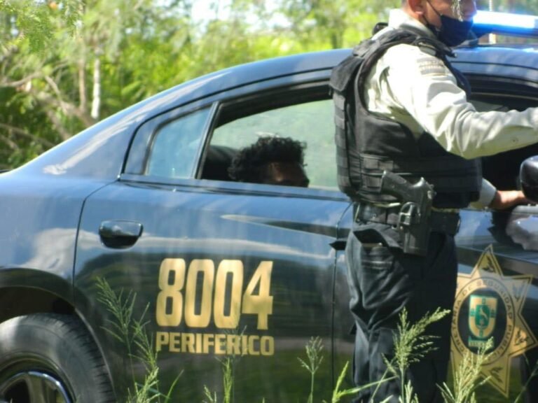 Conductor en completo estado de ebriedad desata persecución en el periférico de Mérida