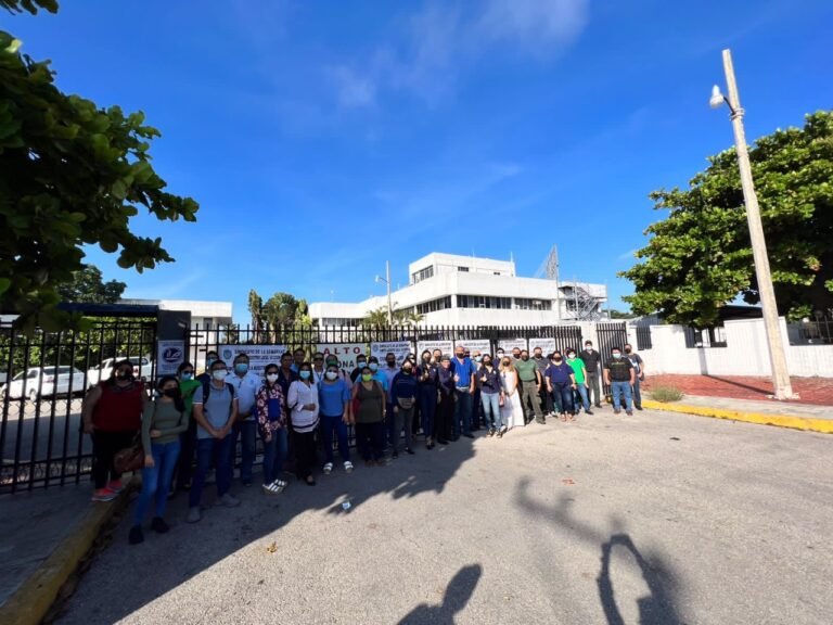 Trabajadores de la Semarnat, toman instalaciones como protesta a mejores condiciones laborales