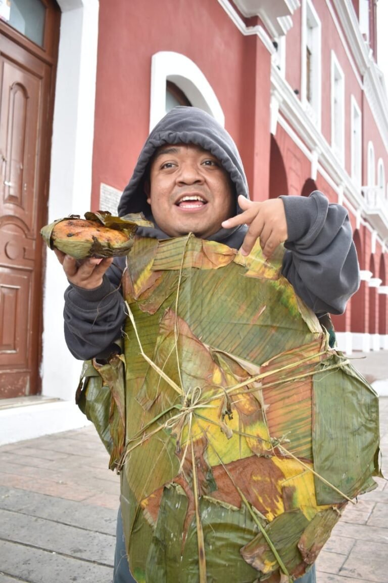 MOTULEÑO CAUSA SENSACIÓN CON DISFRAZ DE PIB