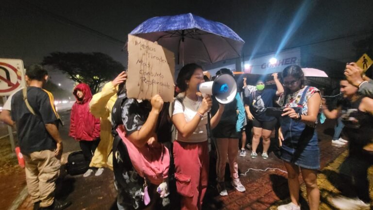 BLOQUEO DE LA AVENIDA JACINTO CANEK POR INCENDIO DEL RELLENO SANITARIO
