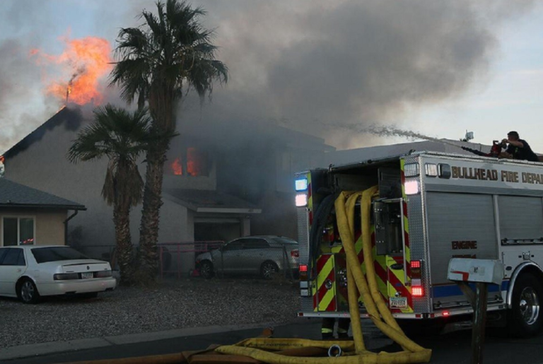 Muren cinco niños tras incendiarse su casa; los dejaron solos