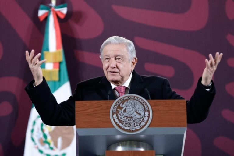 “López Obrador acusa a Coparmex de ser un Sector Político del PAN y Critica Organismos Autónomos”