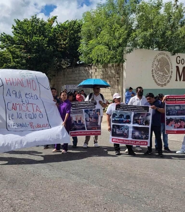 Médicos protestan frente al O’Horán; exigen recuperar sus plazas tras ser enviados fuera de Yucatán
