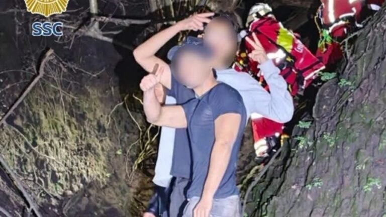 Rescatan a nueve jóvenes que se perdieron en una zona de barrancas en Chapultepec